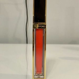 Tom Ford Gloss Luxe in shade 02 Nikita.